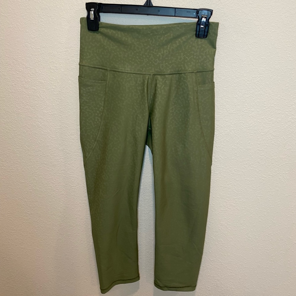 Elevate Leggings Size Medium Jacquard Army Green Animal Print Pockets